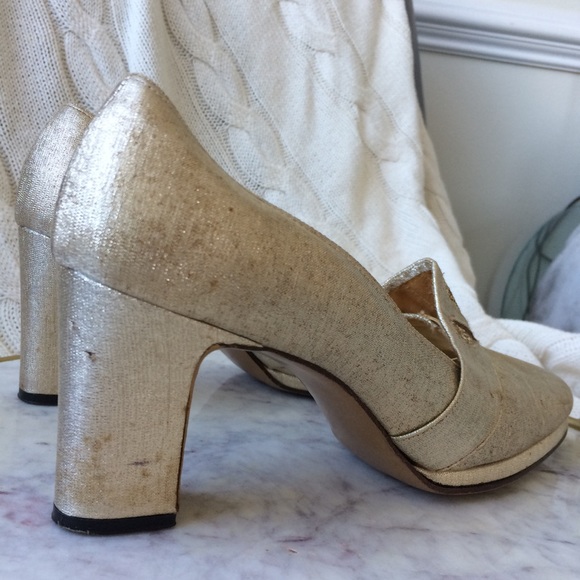 Vintage gold heels with embellishment. - Picture 7 of 8